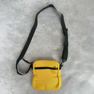 Basic Shoulder Bag Amarilla