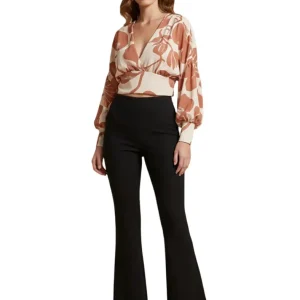 Blusa casual estilo relajado