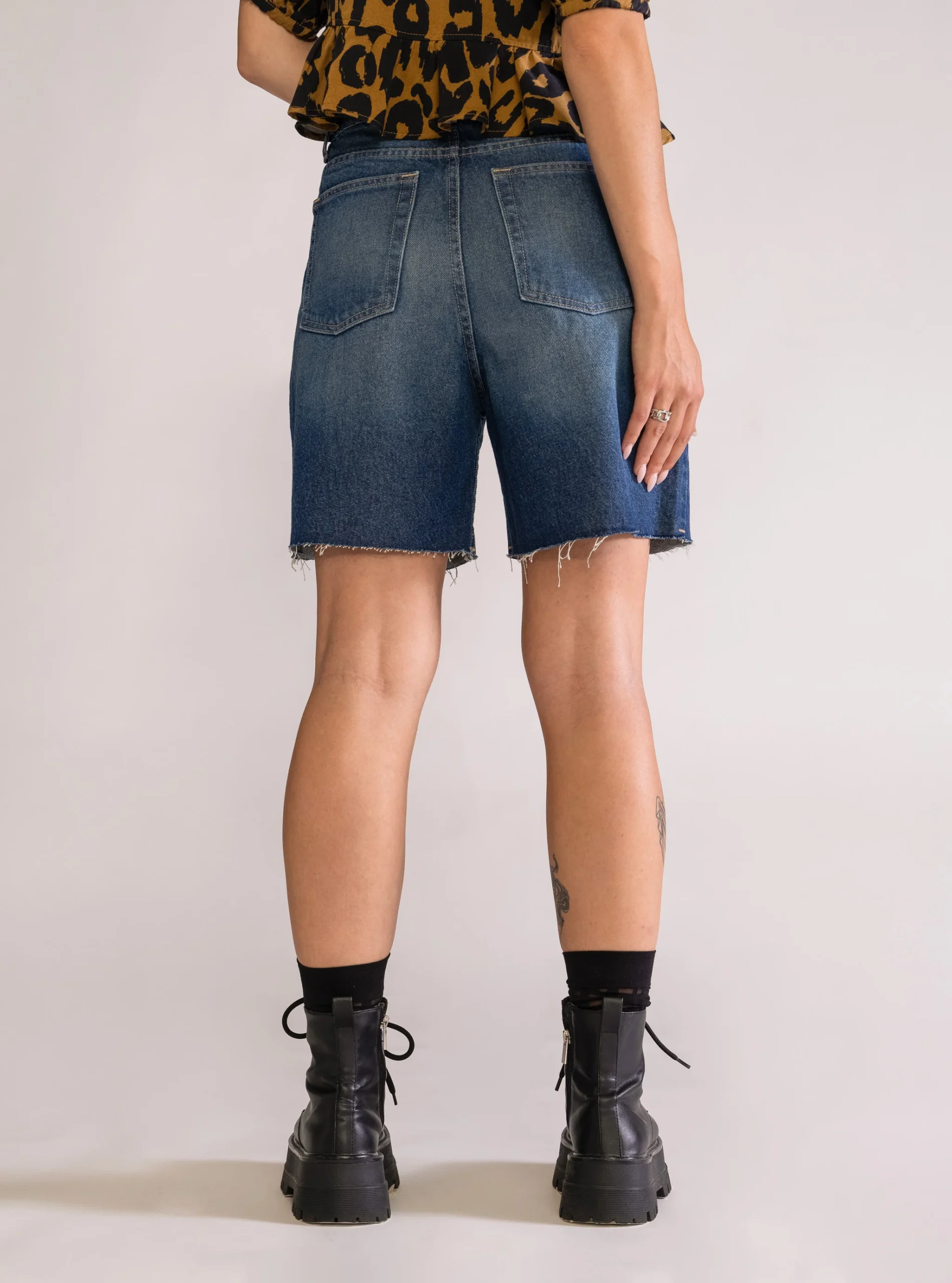 Let me Blow ya Mind Baggy Shorts, Azul Obscuro - Imagen 5