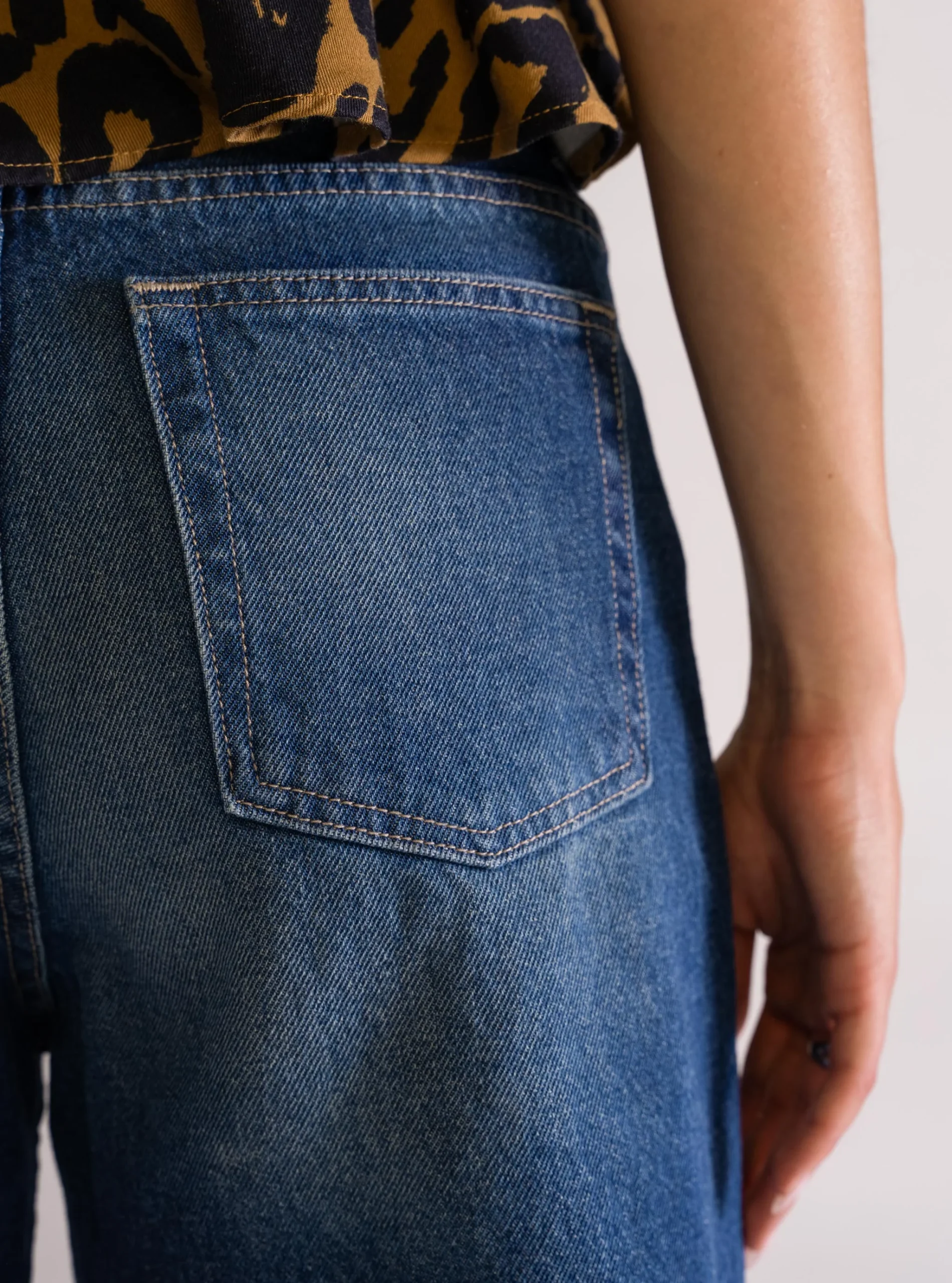 Let me Blow ya Mind Baggy Shorts, Azul Obscuro - Imagen 4