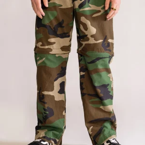 A Day Without Pantalón, Camuflaje