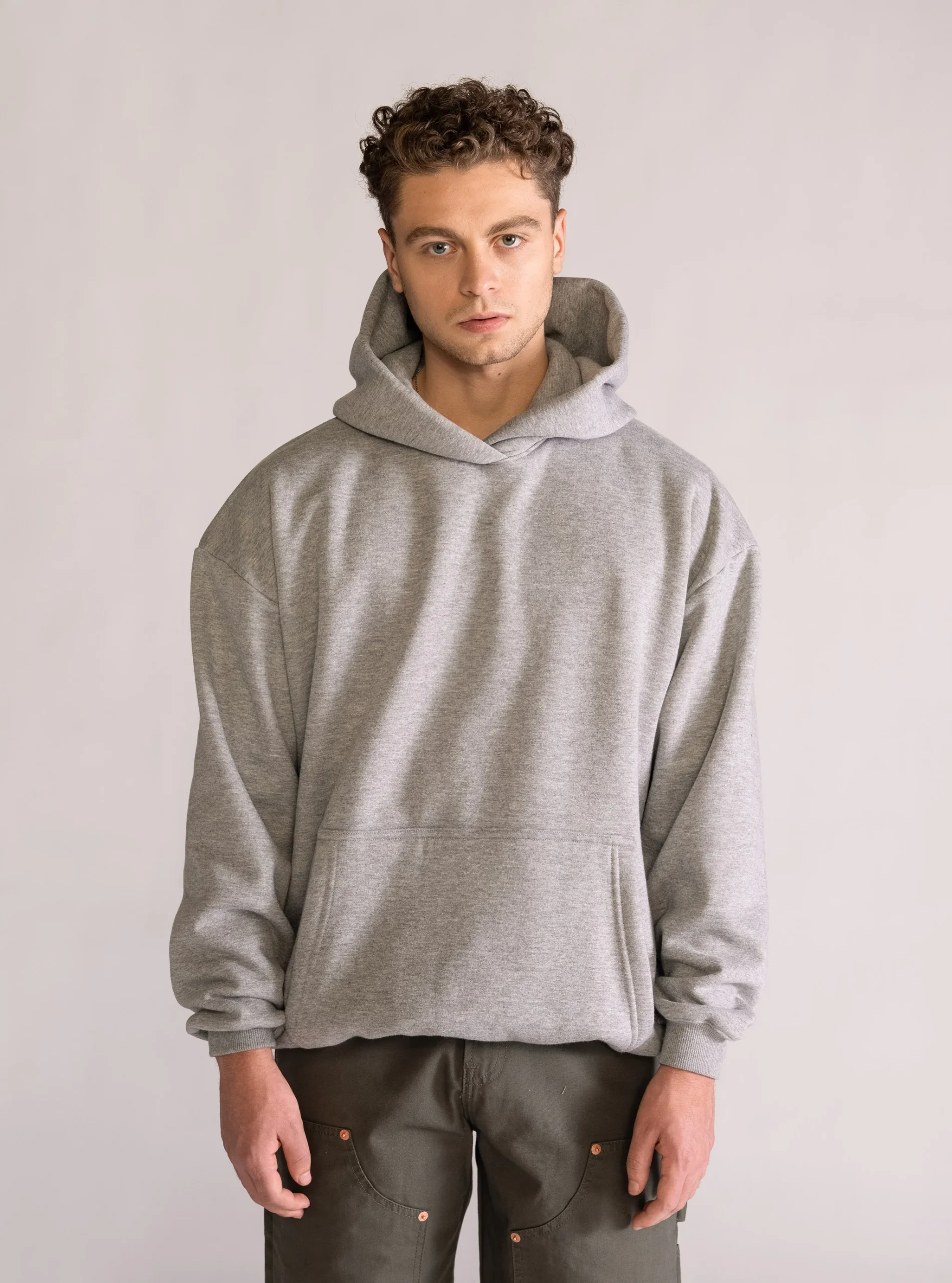 Basic Hoodie Premium, Gris Claro