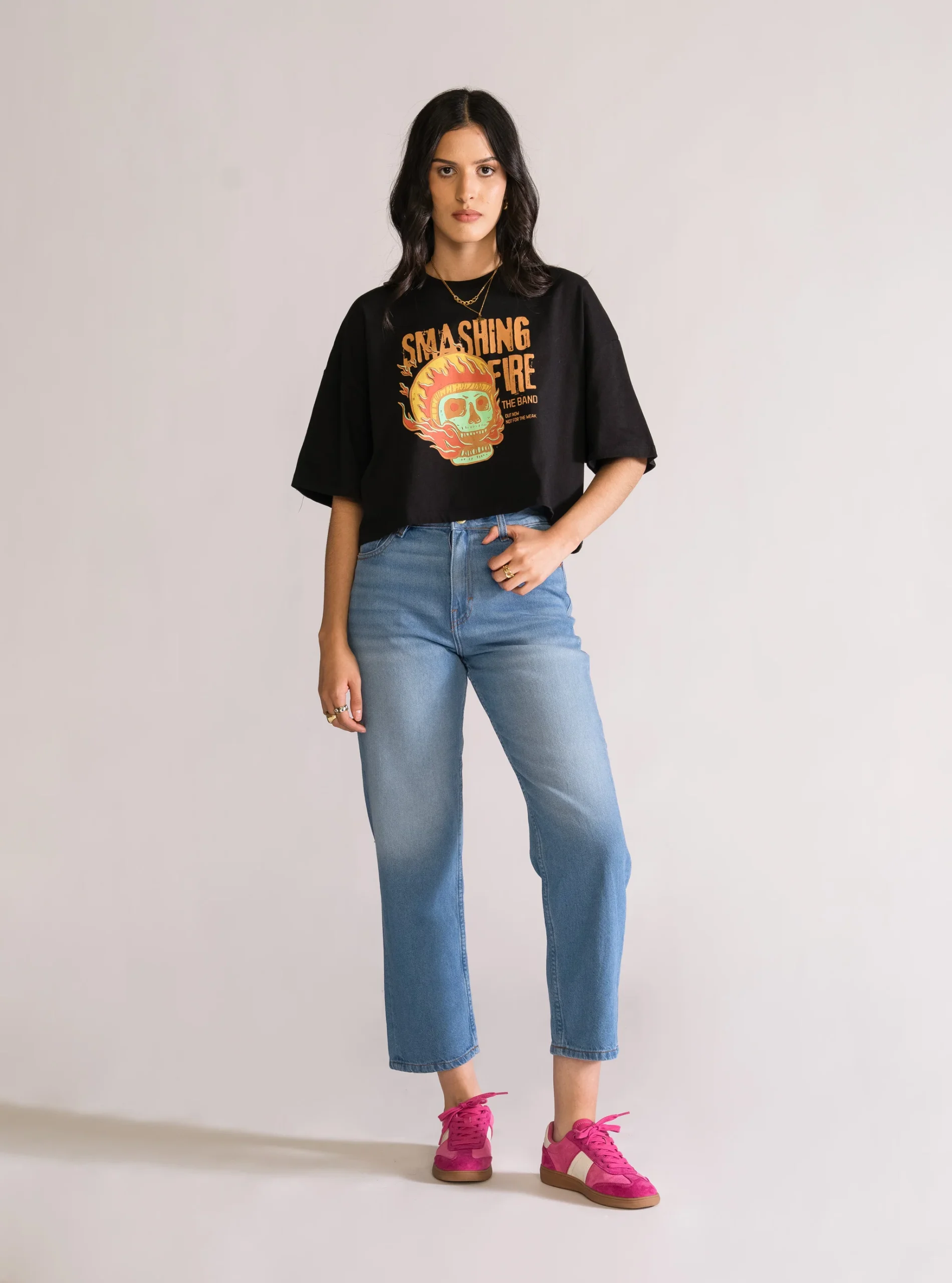 Smashing Fire Cropped Playera, Negro - Imagen 4
