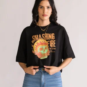 Smashing Fire Cropped Playera, Negro
