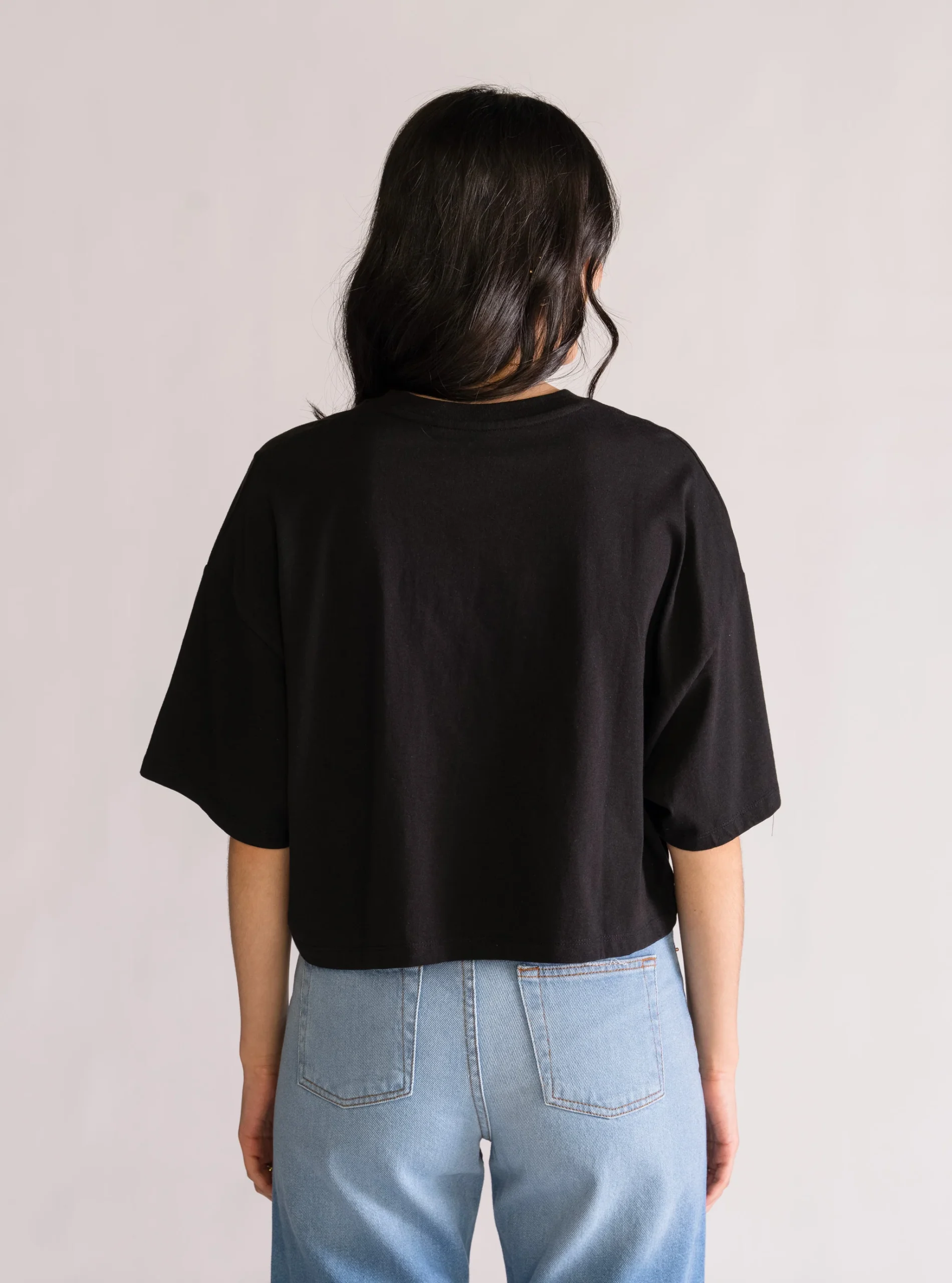 Smashing Fire Cropped Playera, Negro - Imagen 3