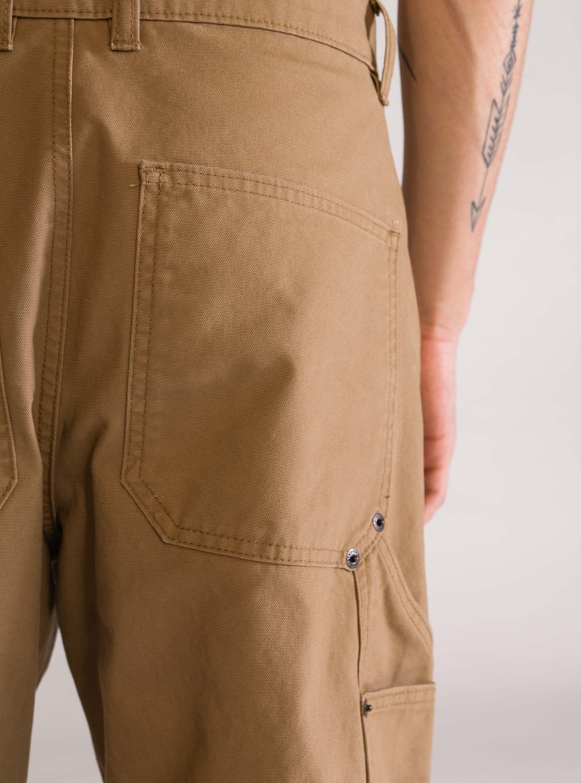 Charmed Up Pantalón Carpintero, Café Claro - Imagen 4