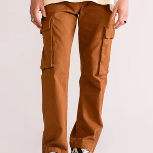 Kicked Off Cargo Pants, Café Claro