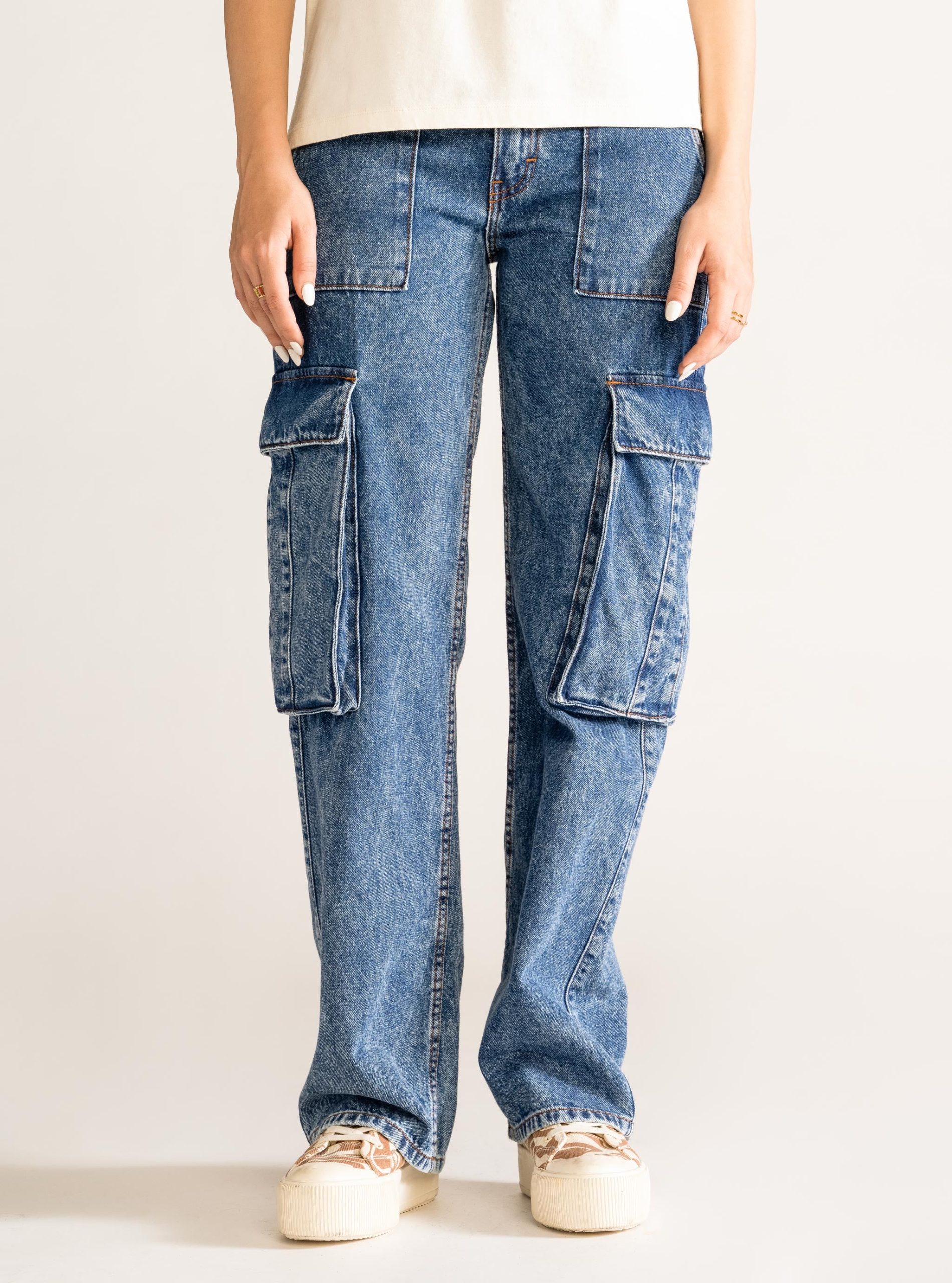 Don't Call Me Baby Cargo Jeans, Azul Claro