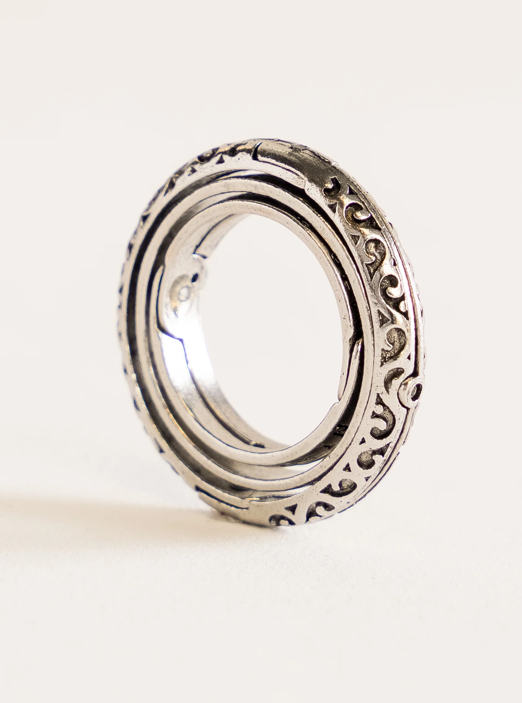 Rotating Cosmic Ring, Plateado - Imagen 3