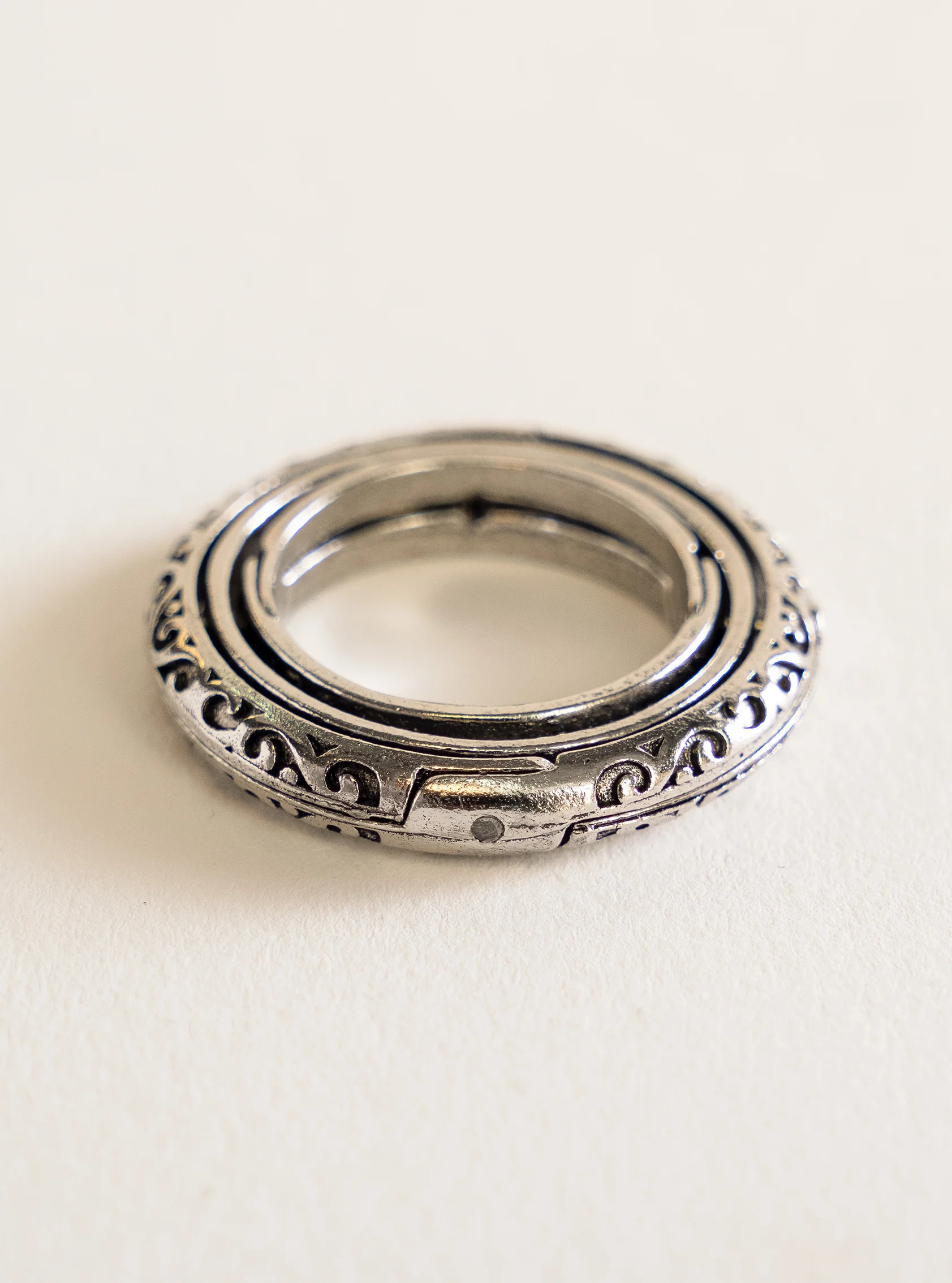 Rotating Cosmic Ring, Plateado - Imagen 4