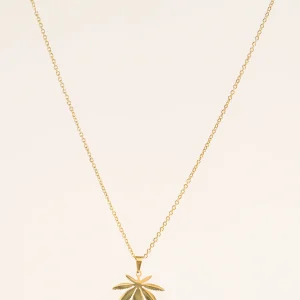 Maple Leaf Pendant Necklace, Dorado
