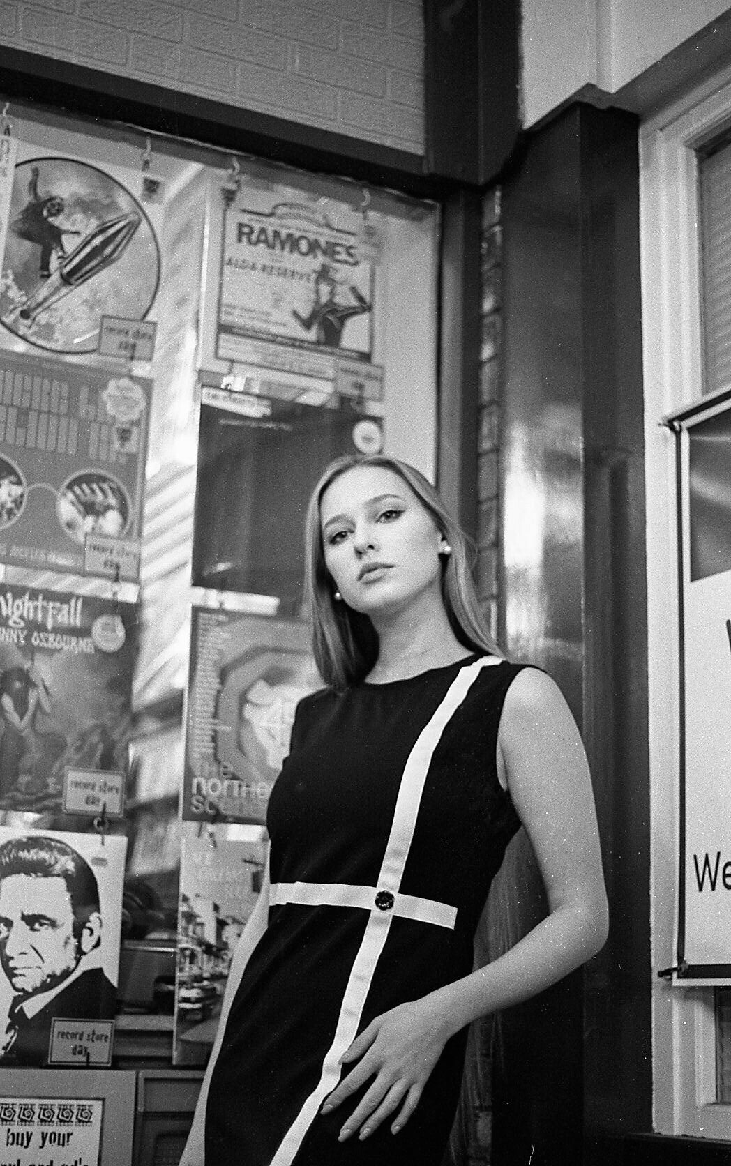 Ladies Retro Black and White Jean Mod Dress - Imagen 6