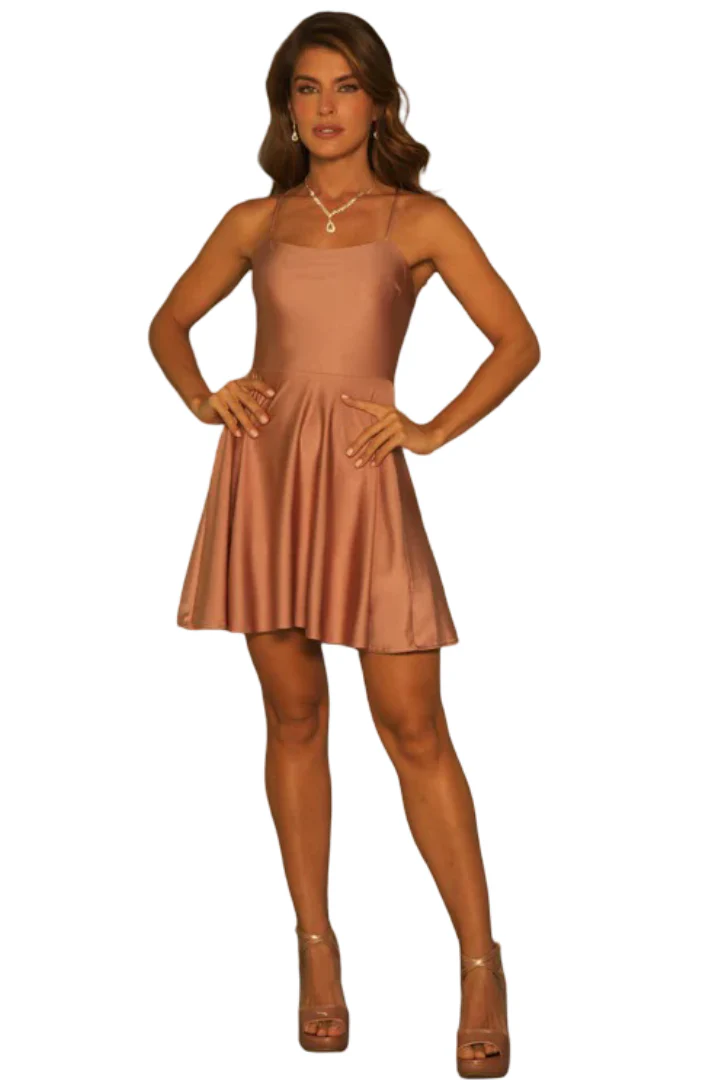 Vestido corto glam estilo llamativo